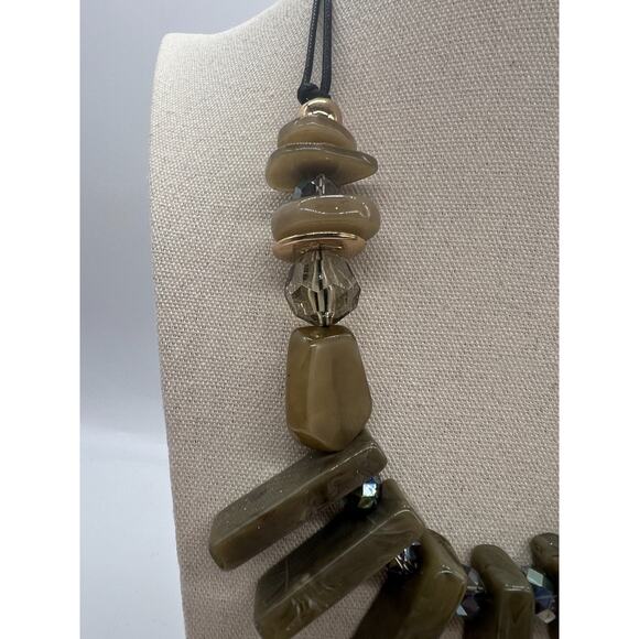 C Est 1946 Chunky statment bib acrylic necklace green earthy artsy bohemian - Picture 2 of 8